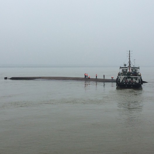 Rescue workers search on a sunken ship in the Jianli section of Yangtze River, Hubei province, China, June 2