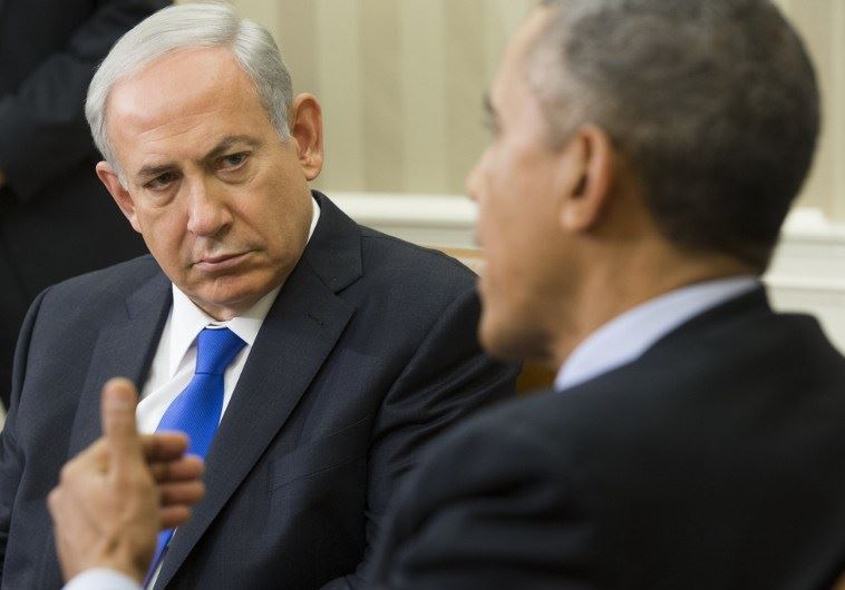 Prime Minister Benjamin Netanyahu (L) listens to US President Barack Obama in the Oval Office