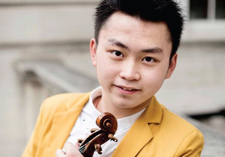 Chinese violinist Ziyu He