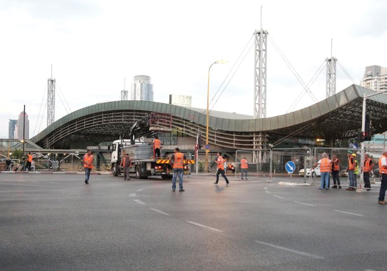 CREWS WORK on expanding the Tel Aviv Railway Station on Shabbat.