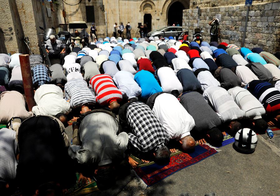 Palestinian men pray outside the Temple Mount after Israel removed the new security measures there, in Jerusalem's Old City July 25, 2017. 